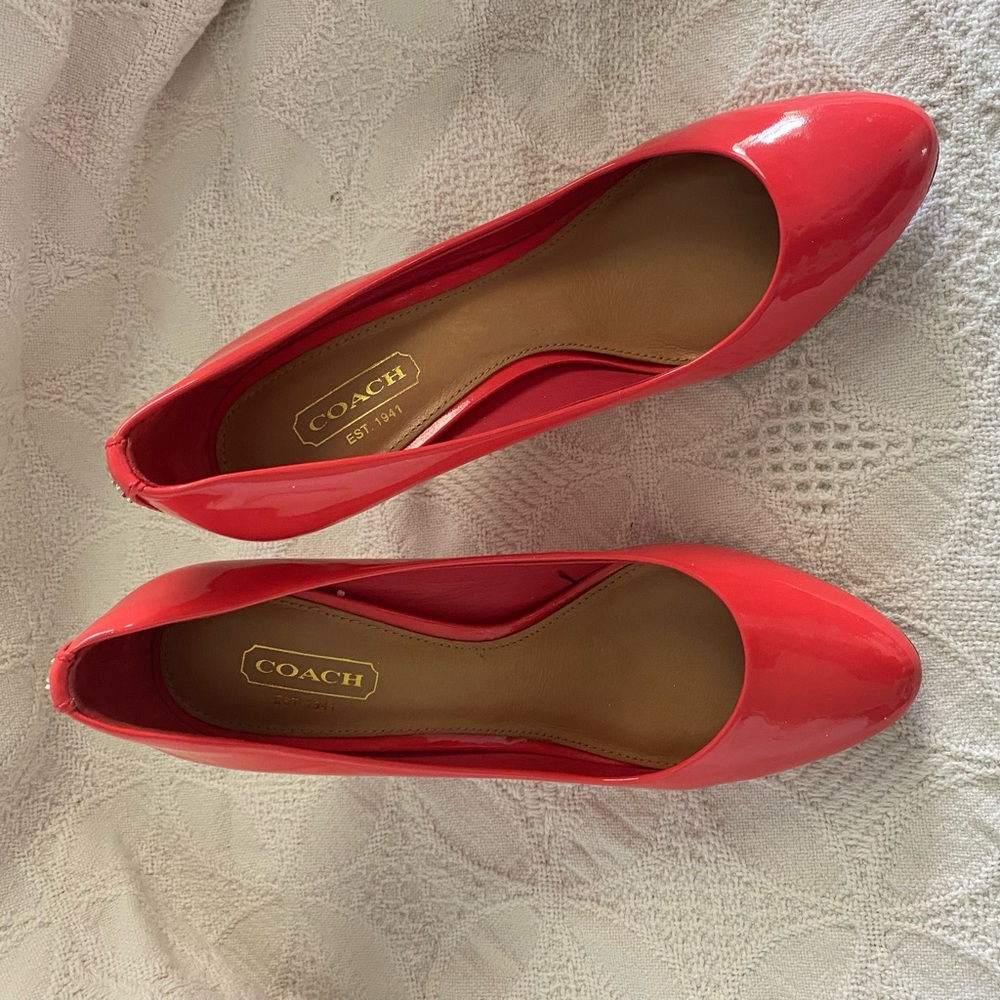 Coach pumps
